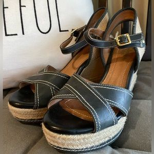 Clarks women’s wedge leather sandals. Size 6.5. Black